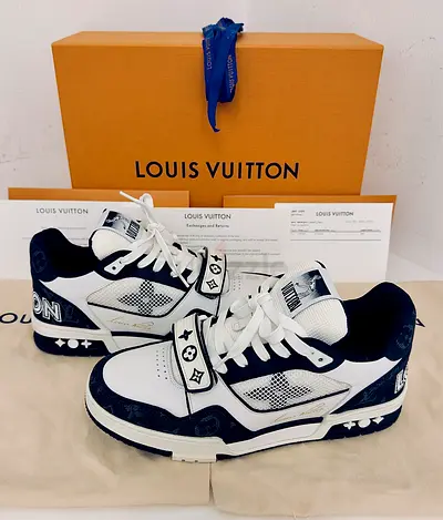 LOUIS VUITTON (LV TRAINERS)