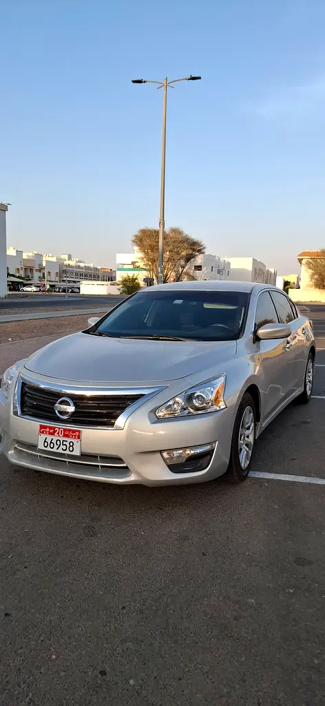 Nissan Altima 2013 — photo 1 of 8