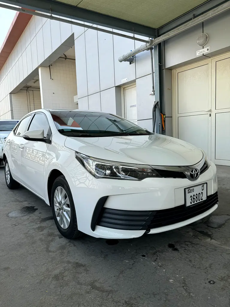 Toyota Corolla 2018 — photo 1 of 14