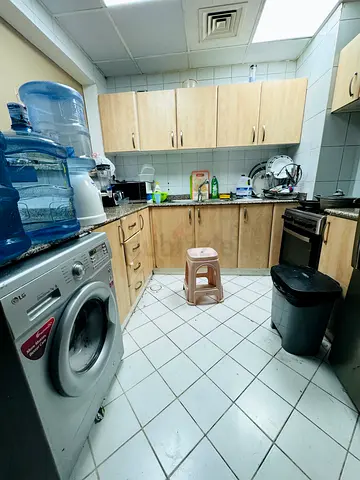 international city spain cluster bed space available