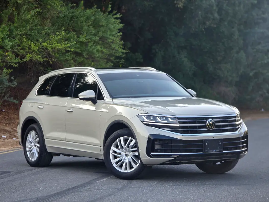 Volkswagen Touareg 2024 — photo 1 of 19