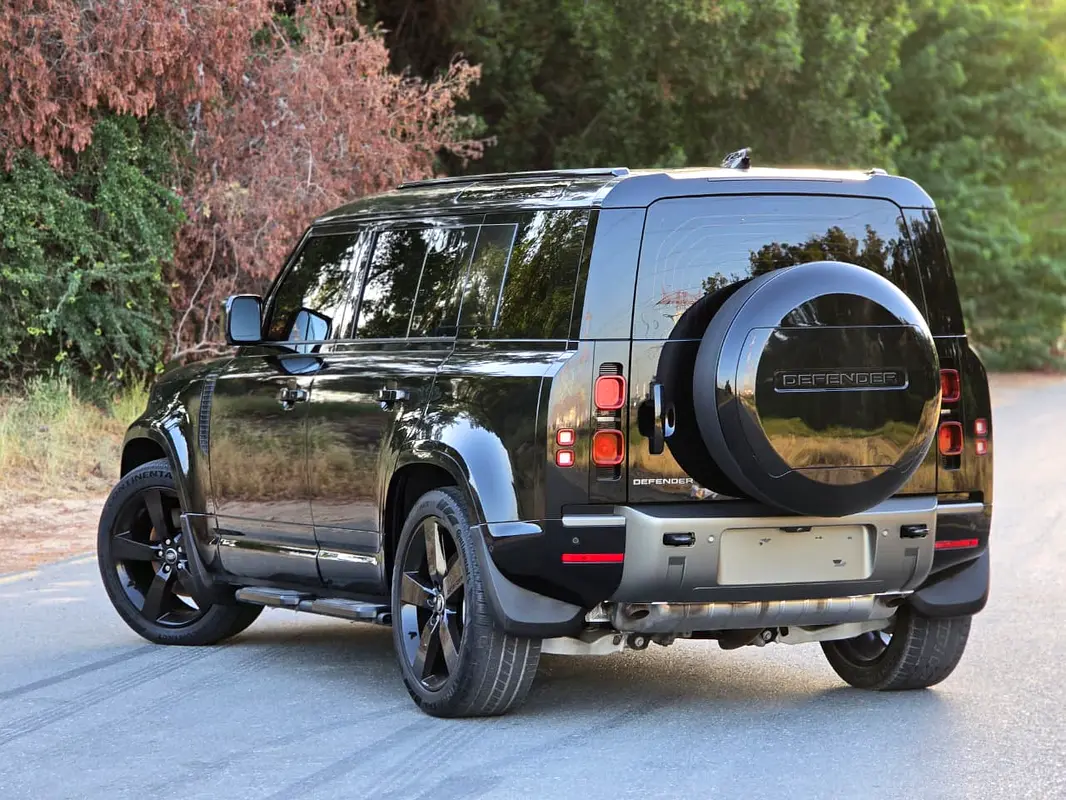 Land Rover Defender 2025