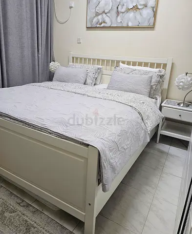 Solid wood White Bed Set. 7pcs. King size