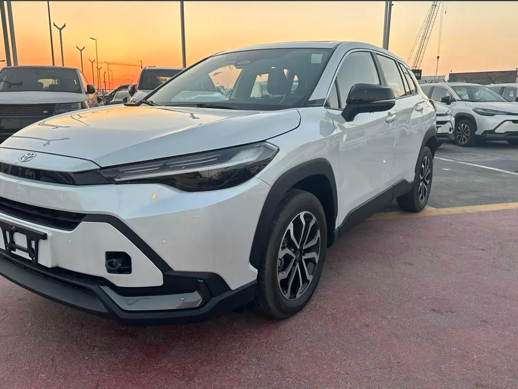 Toyota Frontlander 2026 — photo 1 of 12