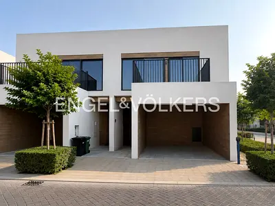 Premium location | Glass ceiling | Available