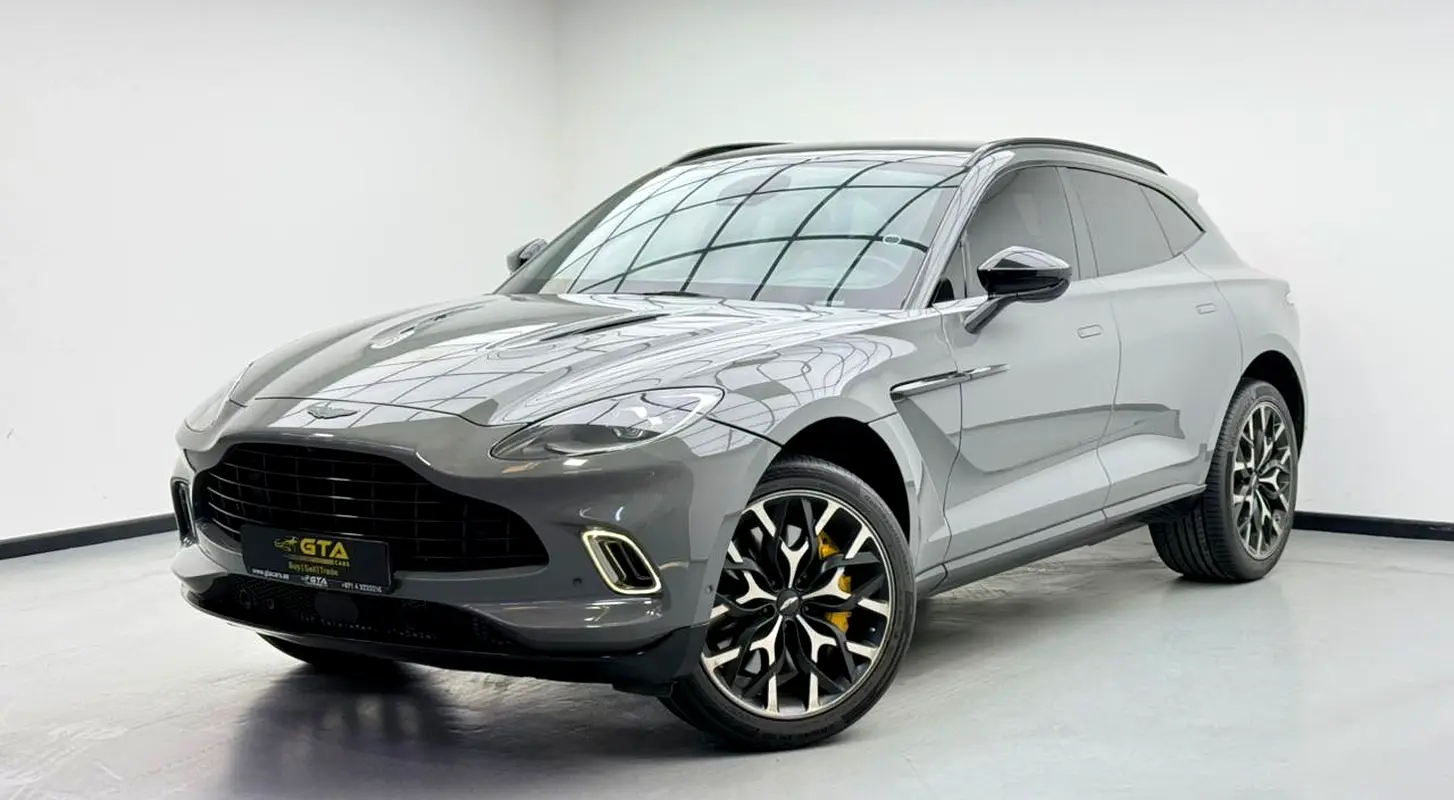 Aston Martin DBX 2022 — photo 1 of 17