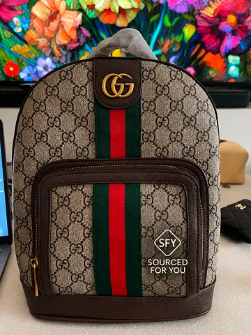Gucci GG Supreme Small Backpack cherry line