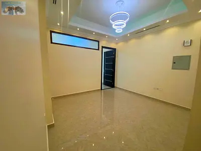 غرفه وصاله للايجار السنوي مع باركن خاص مجانا بسعر مميز جدا مع شهر مجانا موقع مميز جدا قريب لمخرج دبي مع تسهيلات  بالدفع علي 6 شيكات
