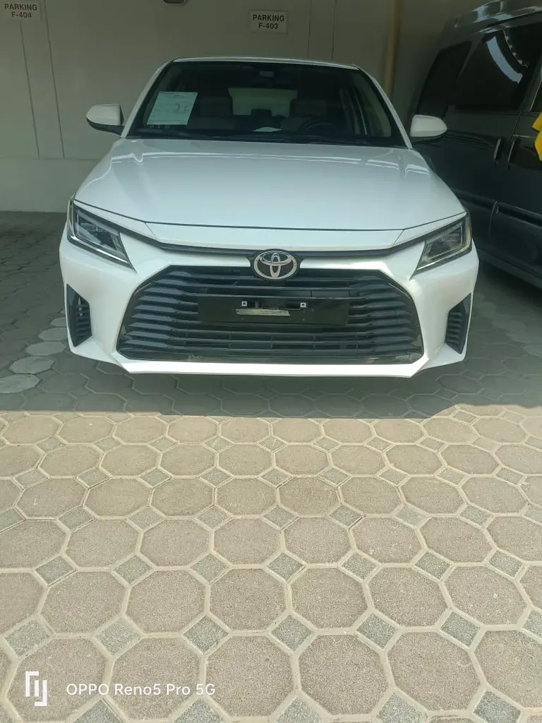 Toyota Yaris 2023 — photo 1 of 8