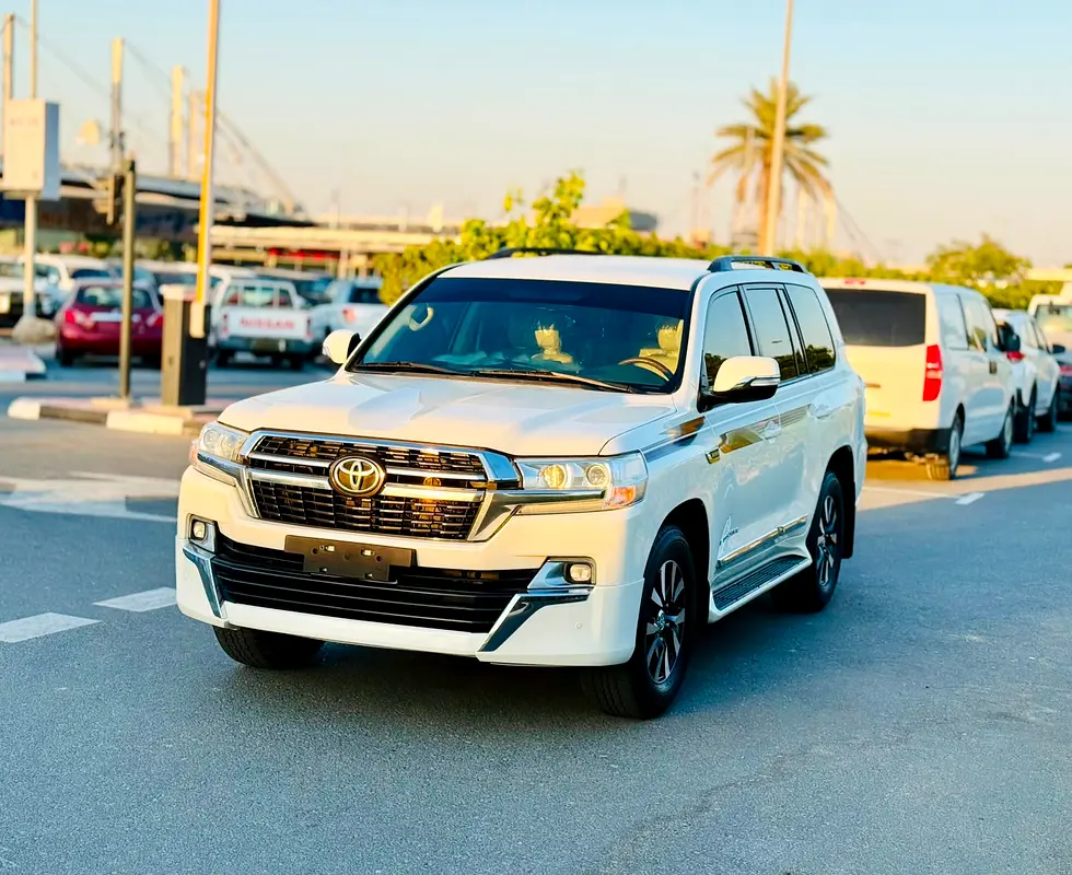 Toyota Land Cruiser 2018 — photo 1 of 20
