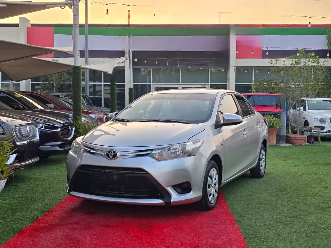 Toyota Yaris 2016 — photo 1 of 20