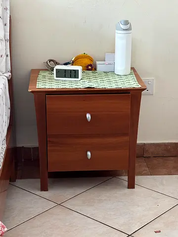 Wooden bed and 2 bedside table / nightstand in good condition