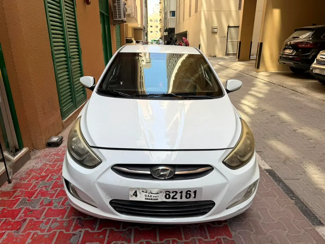 Hyundai Accent 2017 — photo 1 of 10