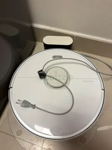 Roborock Round Robot Vacuum Cleaner with Charging Dock - White
