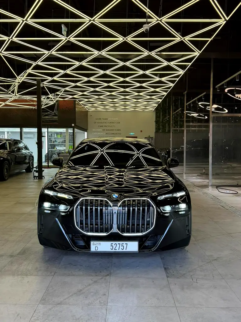 BMW 7-Series 2023 — photo 1 of 12