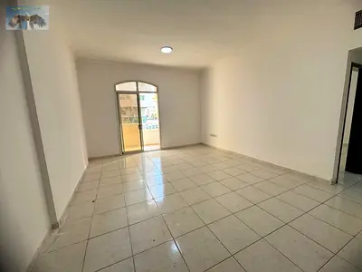غرفه وصاله للايجار السنوي في عجمان مساحه كبيره بسعر مميز مع بلكونه وخزاءن حاءط مع تسهيلات بالدفع موقع مميز جدا قريب للكورنيش