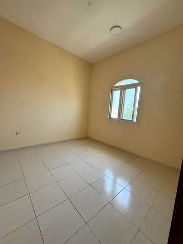 Villa for annual rent in Sharjah - Sharqan | 3 bedrooms + maid's room | Close to Sharjah Corniche | Quiet and prime location | Suitable for families