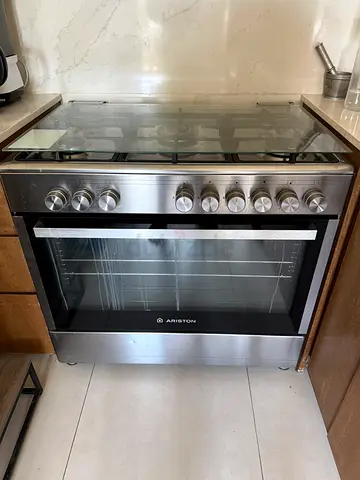 Artiston 5 burner cooker, with warranty