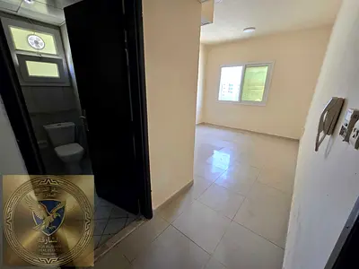 استوديو للإيجار في القليعة مساحة واسعة وتكييف مركزي باركن رملي جانب شاطئ الحيرة
