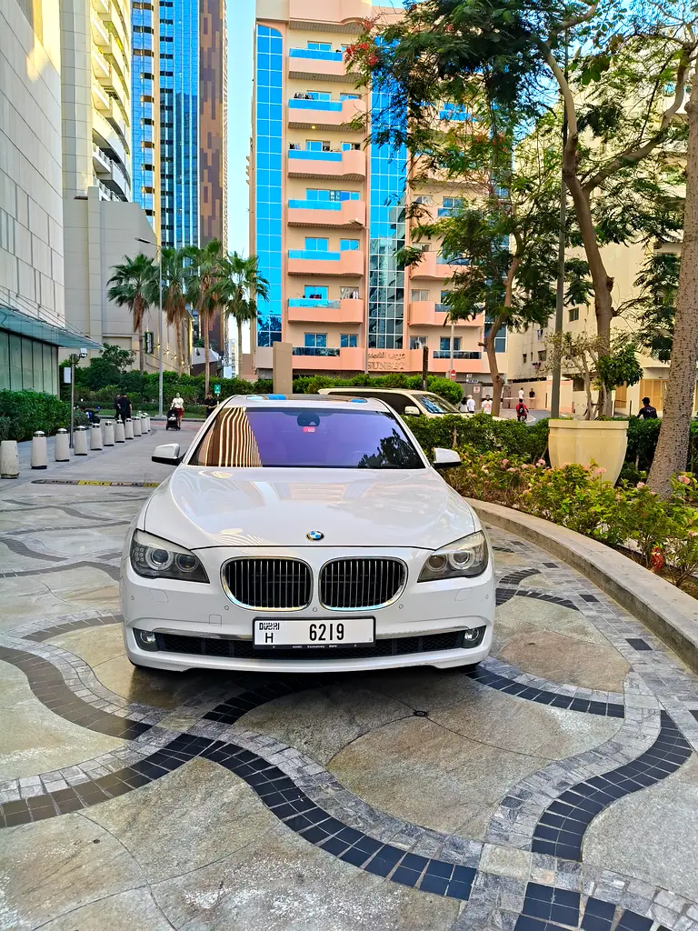 BMW 7-Series 2012 — photo 1 of 14