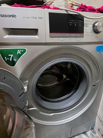 Panasonic front load washing machine 7 kg.folwless working..