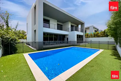 Large Layout | Walking Distance from Amenities
