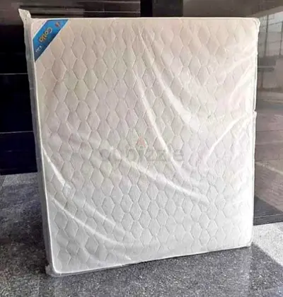 King size 180x200cm mattress.  All times delivery available