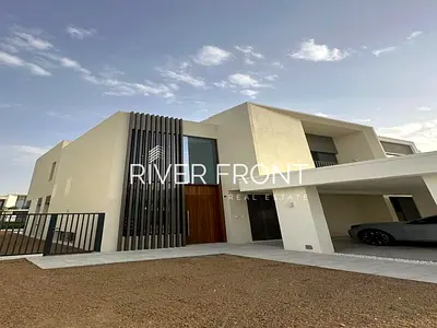 Single Row | Corner Unit | Close to Entrance