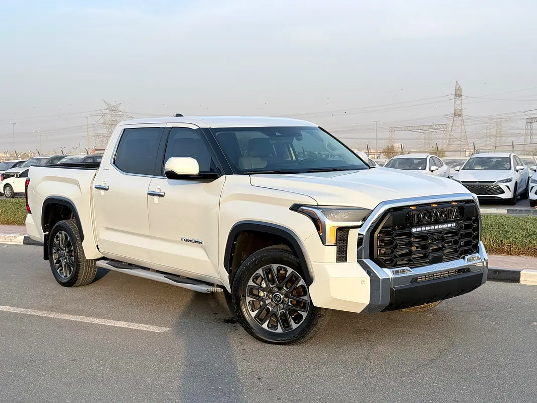 Toyota Tundra 2023 — photo 1 of 18
