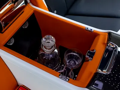 2025 ROLLS-ROYCE CULLINAN — миниатюра 17