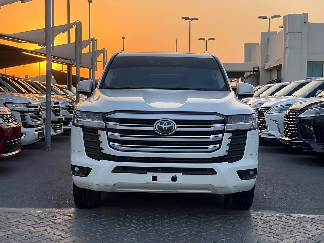 Toyota Land Cruiser 2024 — photo 1 of 20