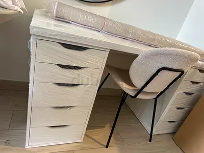 White desk with 5-drawer pedestal and matching chair - like new