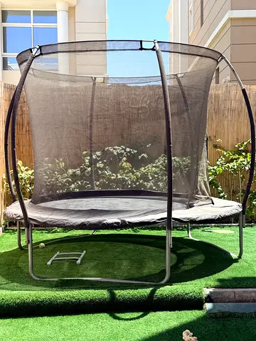Used round trampoline with safety net - good condition