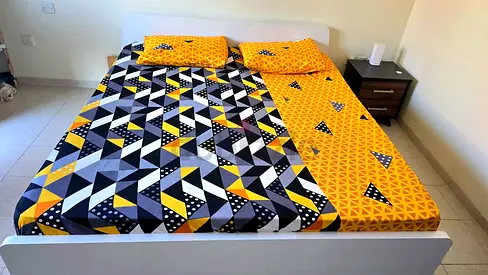 Queen size bed frame with storage drawers + mattress