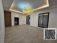 Five master bedrooms with built-in wardrobes and two reception halls make up this enormous luxury ho
