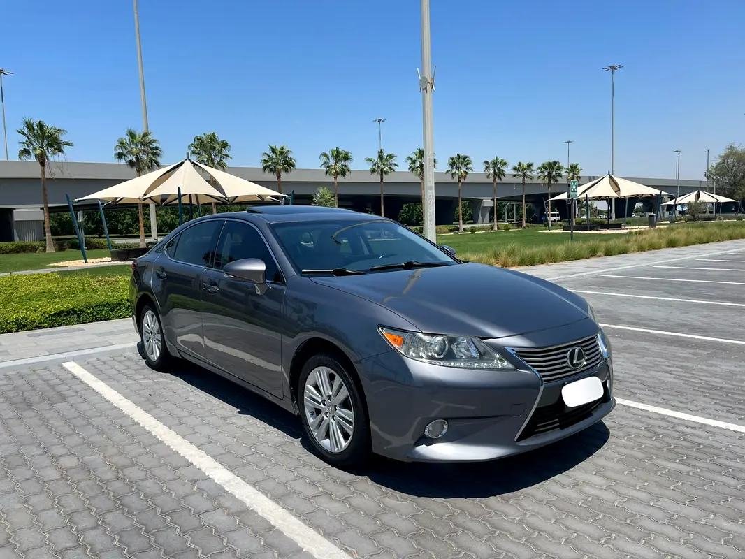 Lexus IS-Series 2013 — photo 1 of 12