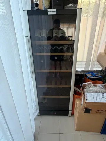VESTFROST Large freestanding wine cooler / wine fridge in Excellent condition