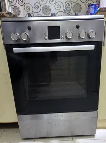 Bosch stainless steel freestanding gas oven with glass door - used
