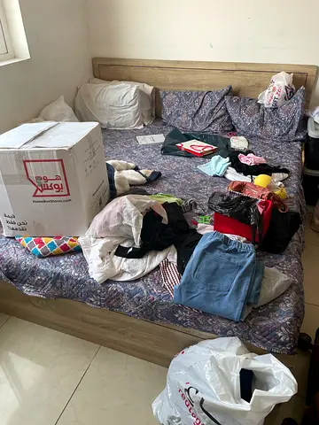 Homebox king size bed like brand new with mattress