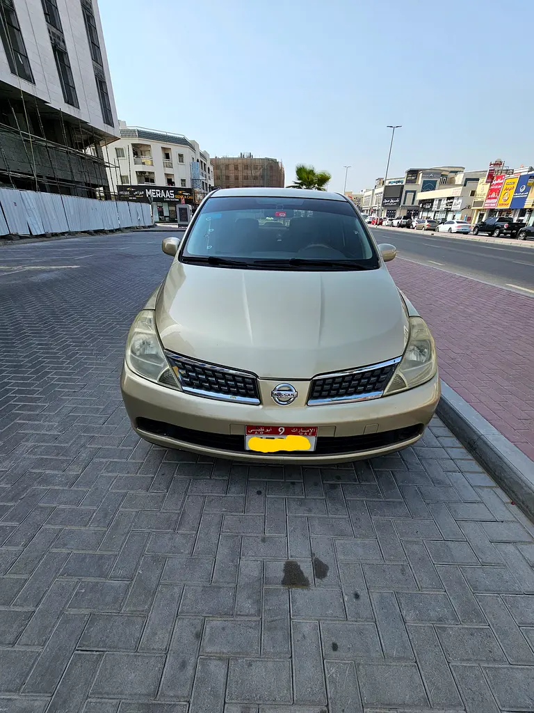 Nissan Tiida 2007 — photo 1 of 5