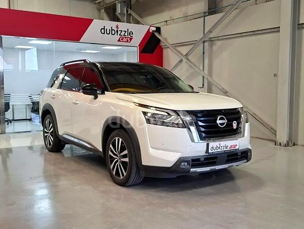 Nissan Pathfinder 2024 — photo 1 of 12
