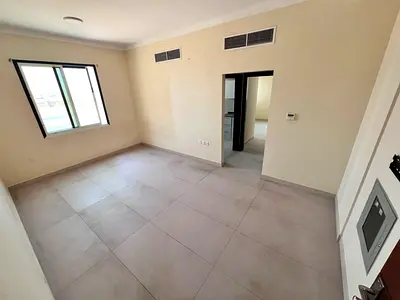 غرفة ماستر | بلكونة بإطلالة مفتوحة | تكييف مركزي | موقع مميز | قريب من البيت المتوحد | 4 دفعات
