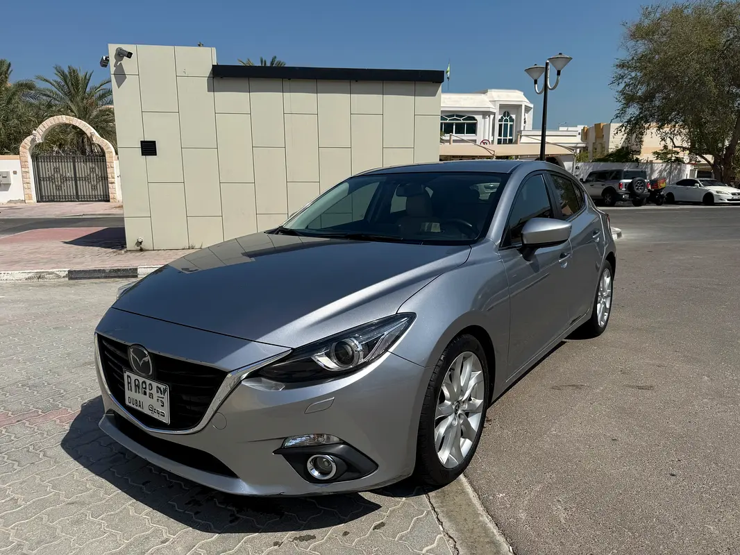Mazda 3 2015 — photo 1 of 16