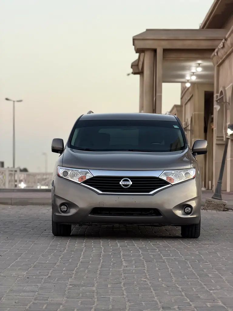 Nissan Quest 2017 — photo 1 of 14