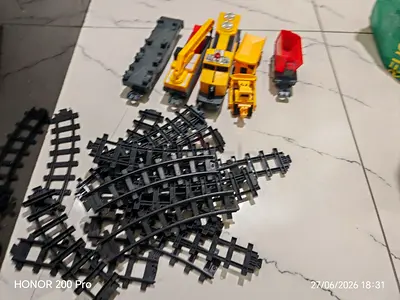 Complete CAT model train set, electric and requires battery