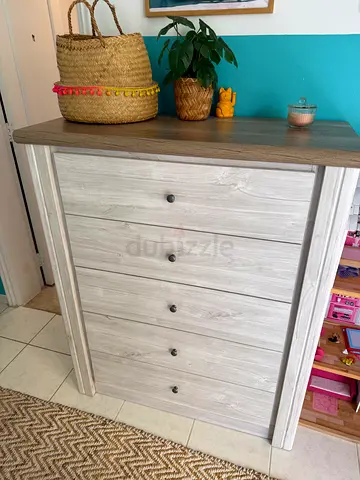 Modern Light Wood Finish Childrens Chest of Drawers.