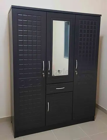 New Dark Brown 3-Door Wardrobe with Mirror and Drawers - Good