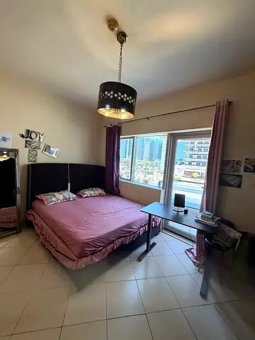 Master room in Dubai| Marina 1min from metro parking available