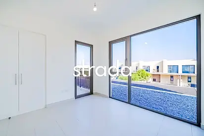 Vacant | Single Row | Landscaped Garden