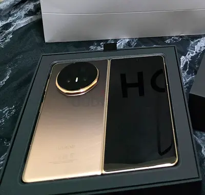 HONOR Magic V5 5G (Dawn Gold, 512GB/16GB) – Pristine Condition + Extended Honor Care Warranty